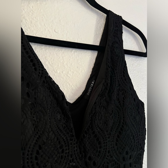 Size Small Papermoon Black Crochet Sleeveless Mini Dress Deep V - Picture 6 of 9